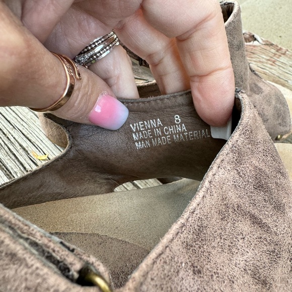 Super cute Corky’s wedge sandals! - Picture 3 of 4